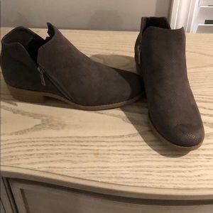 Universal Thread booties sz 8.5